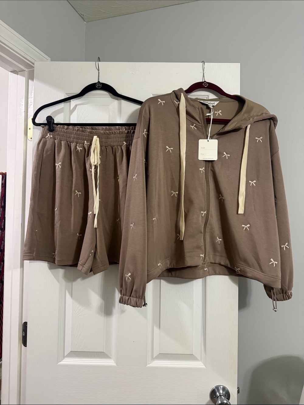 DAVI & DANI Taupe Bow-Embroidered Hoodie & Shorts Set